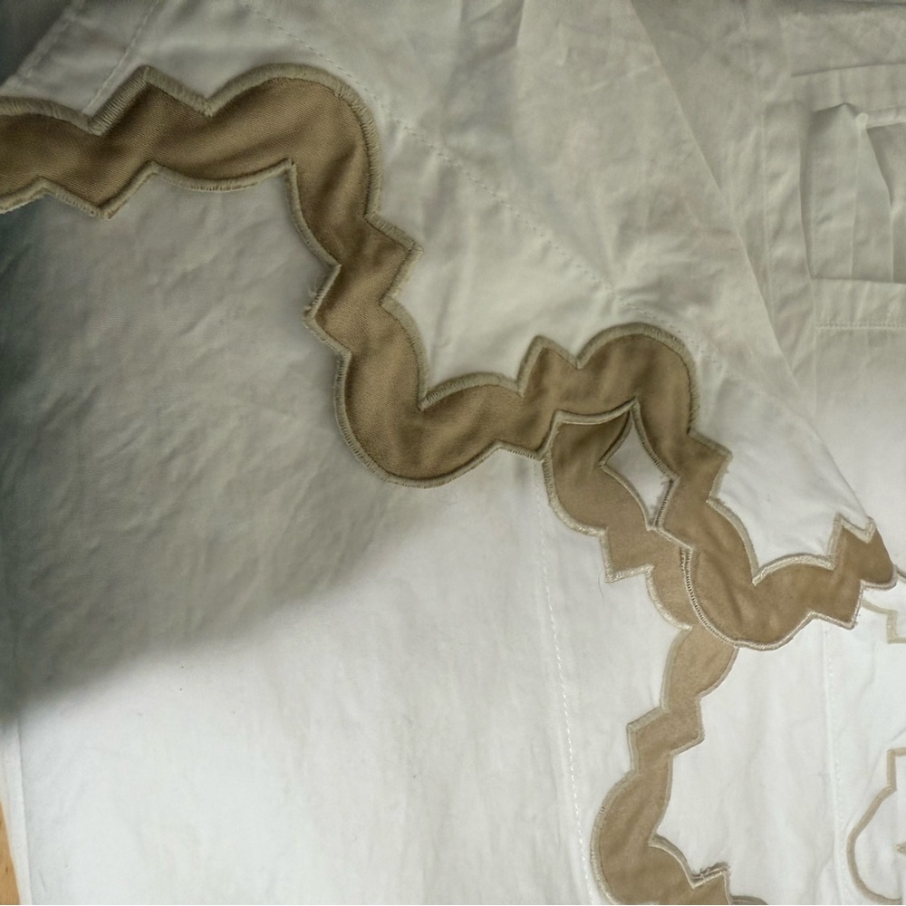 Matouk White and Tan Scalloped Fabric